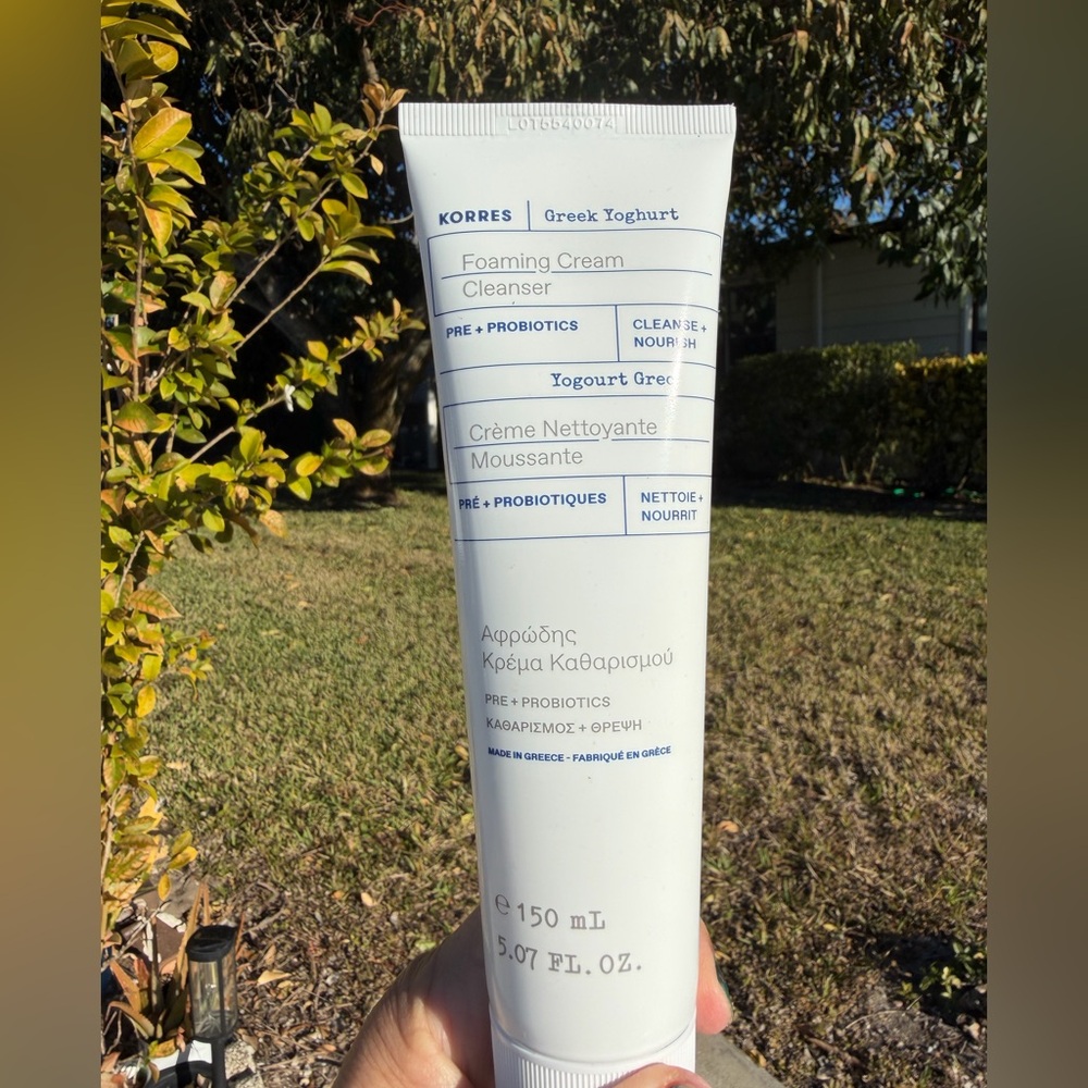 KORRES Greek Yoghurt Foaming Cleanser with Pre + Probiotics - Picture 3 of 8